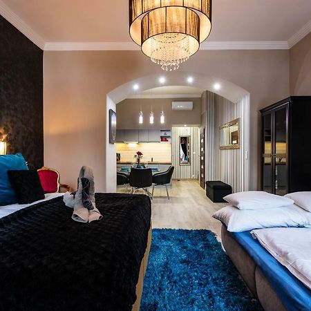 Center Of The Center, The Grand Deluxe Apartment Budapest Ngoại thất bức ảnh