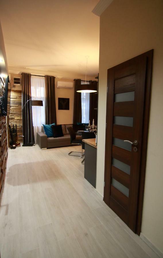 Center Of The Center, The Grand Deluxe Apartment Budapest Ngoại thất bức ảnh