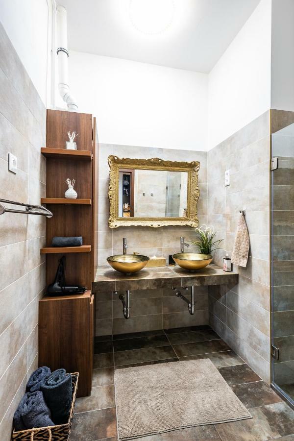 Center Of The Center, The Grand Deluxe Apartment Budapest Ngoại thất bức ảnh