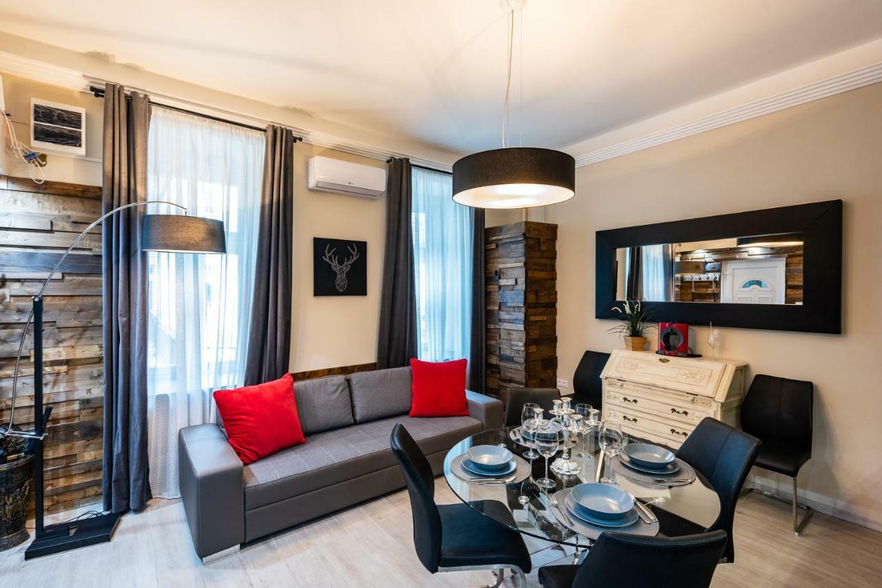 Center Of The Center, The Grand Deluxe Apartment Budapest Ngoại thất bức ảnh