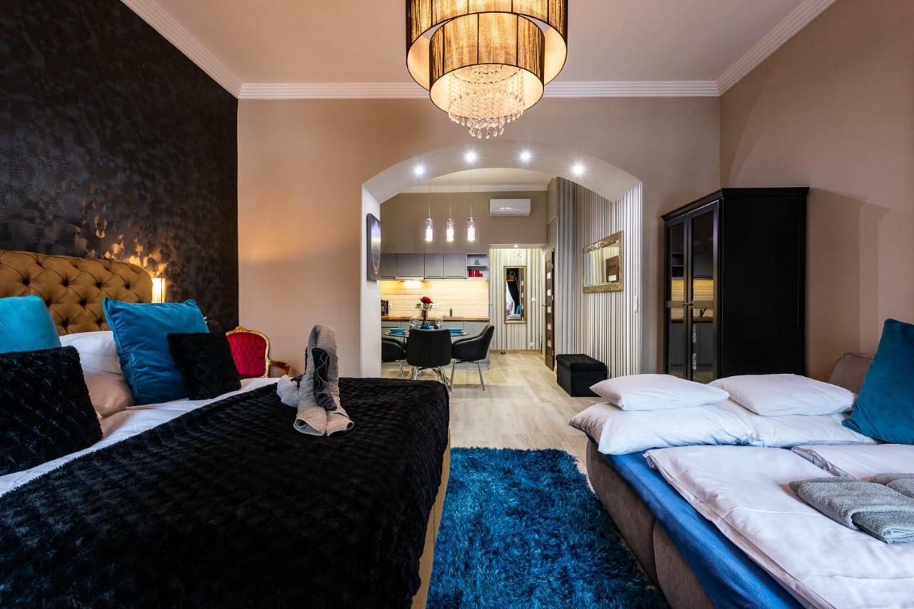 Center Of The Center, The Grand Deluxe Apartment Budapest Ngoại thất bức ảnh